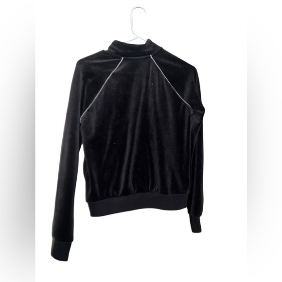 $25 Nike Women’s Black Velvet Sweater with White Detailing Size S - Picture 2 of 2